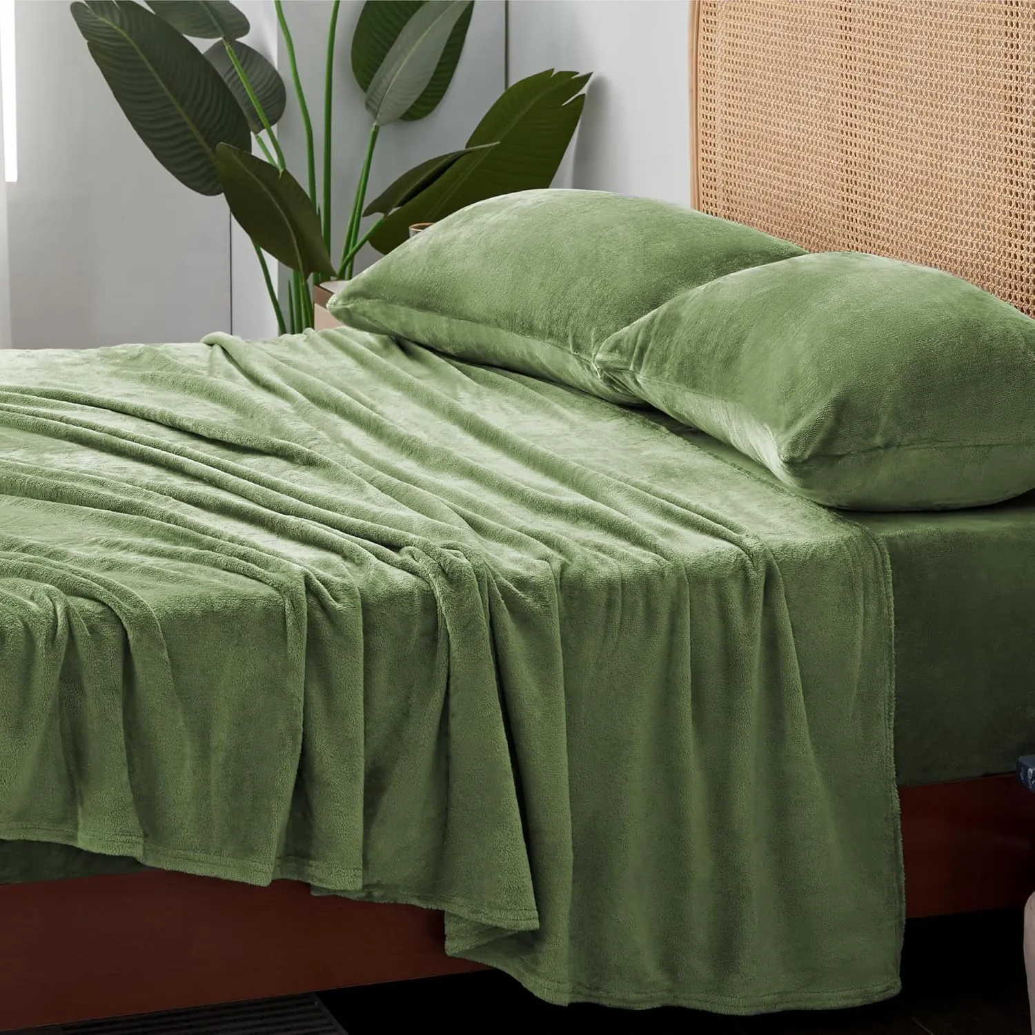 BEDELITE Flannel Sheets Full Size Green - Super Soft Fleece Sheets Set Fluffy Extra Plush, 4 Piece(Include Fitted Sheet, Flat Sheet, 2 Pillowcases)