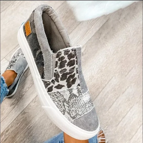 Flat slip-on shoes