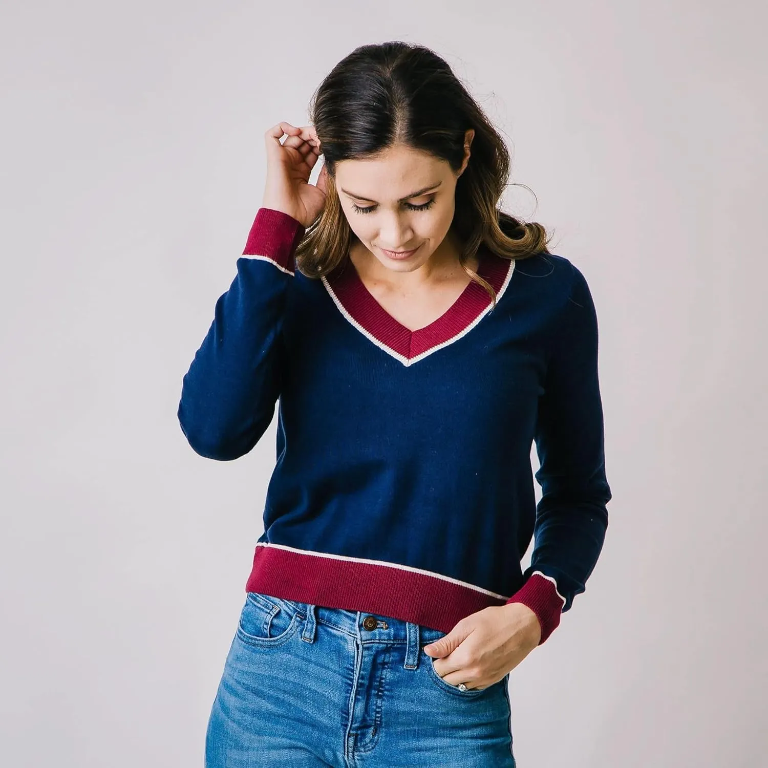 Hope & Henry Women's Long Sleeve Fine Gauge V-Neck Sweater
