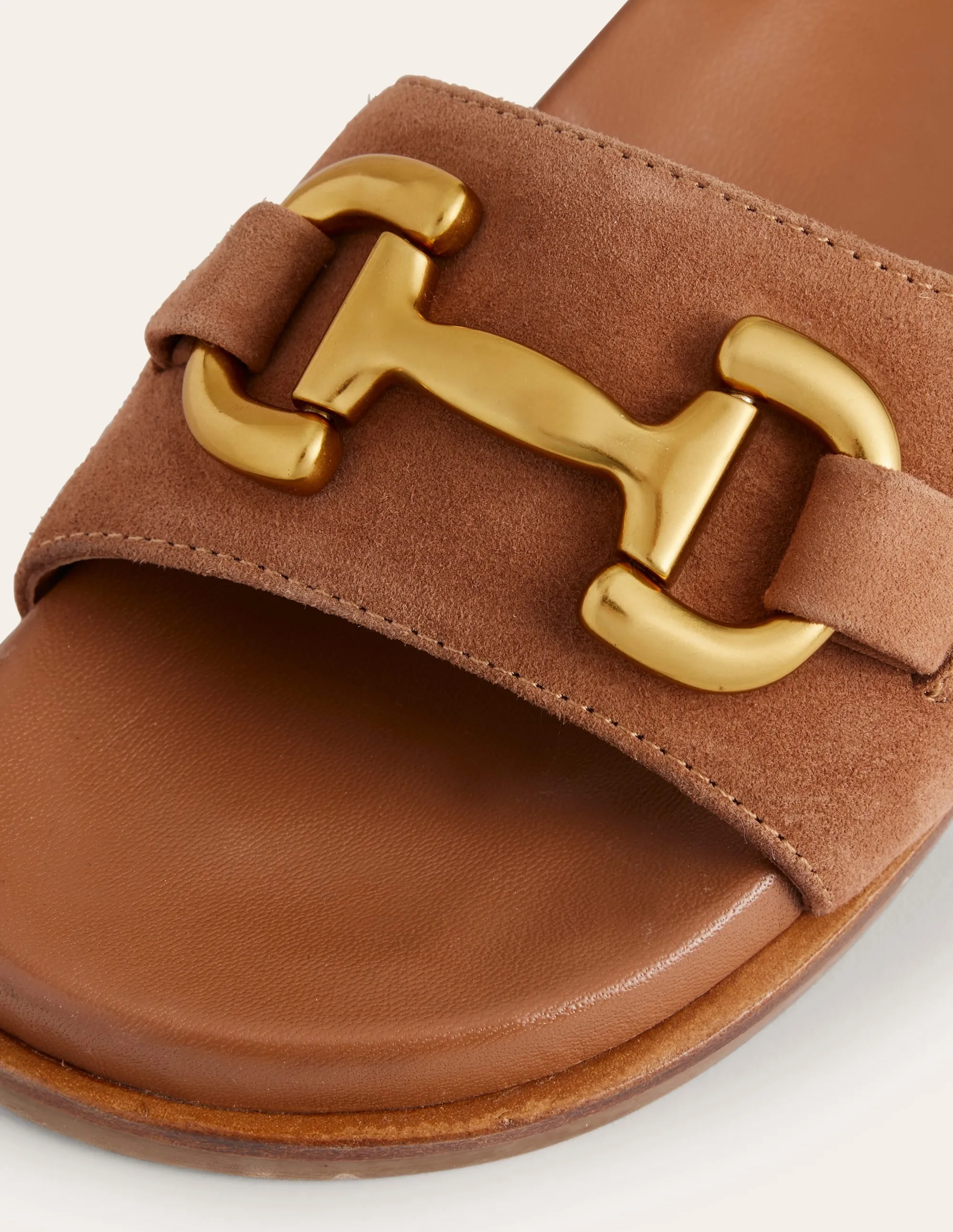 Iris Pantoletten mit Trensendetail-Hellbraun Wildleder/Leder