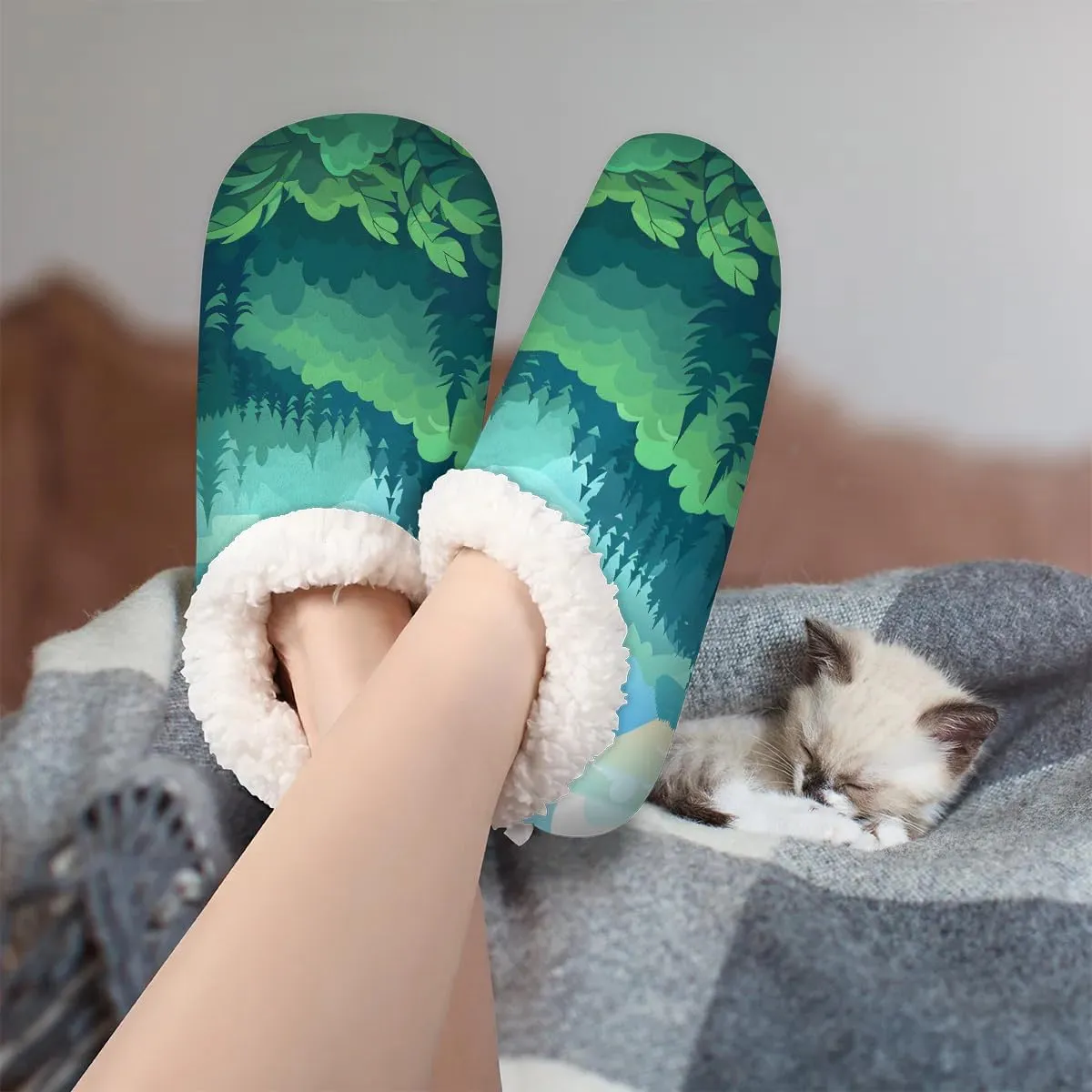 KOBLEN Green Forest Landscape Slippers for Women House Shoes with Fleece Lining Wide Comfy Full Slippers Lightweight Cozy Loafer with Rubber Sole Unisex Slippers Adults for Indoor Outdoor
