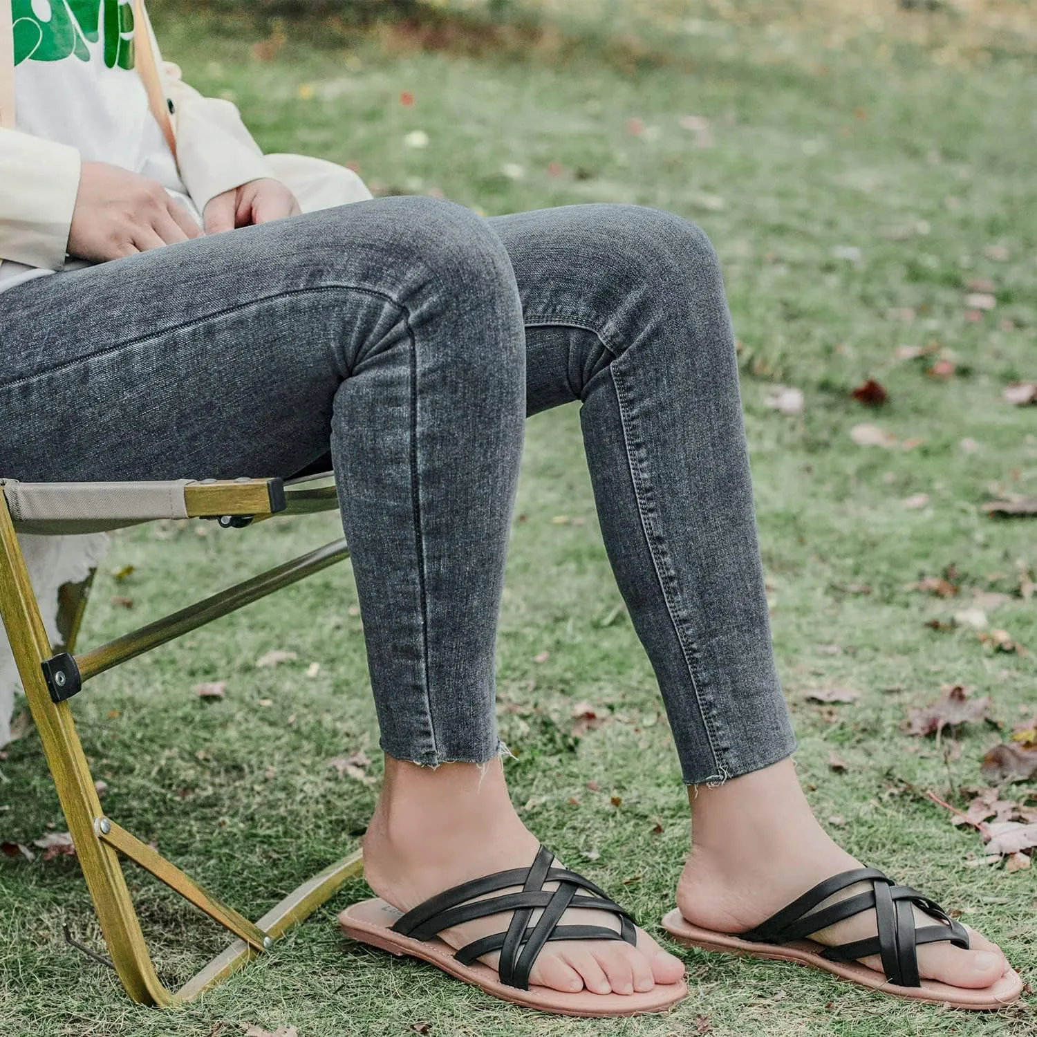 Luoika Women's Wide Width Flat Sandals, Flip Flop Slides Sandal Casual Strapy Sandal Slip on Summer Beach Shoes for Women.
