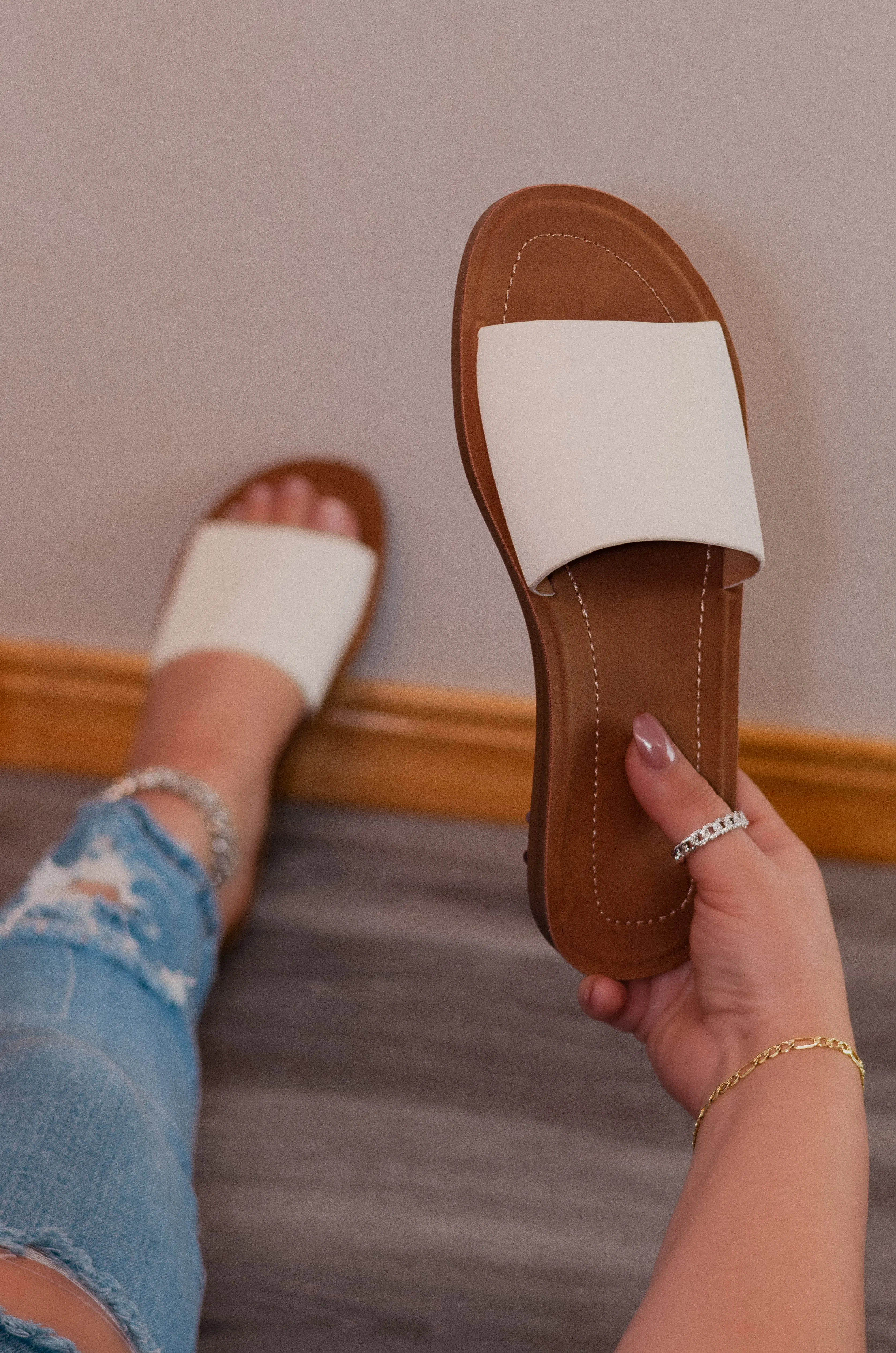 Maia -  Women's Comfort Flat Sandals, Non-Slip Flip Flops Padded Insole & Open Round Toe, Perfect for Relaxed Summer Days or Casual Outings