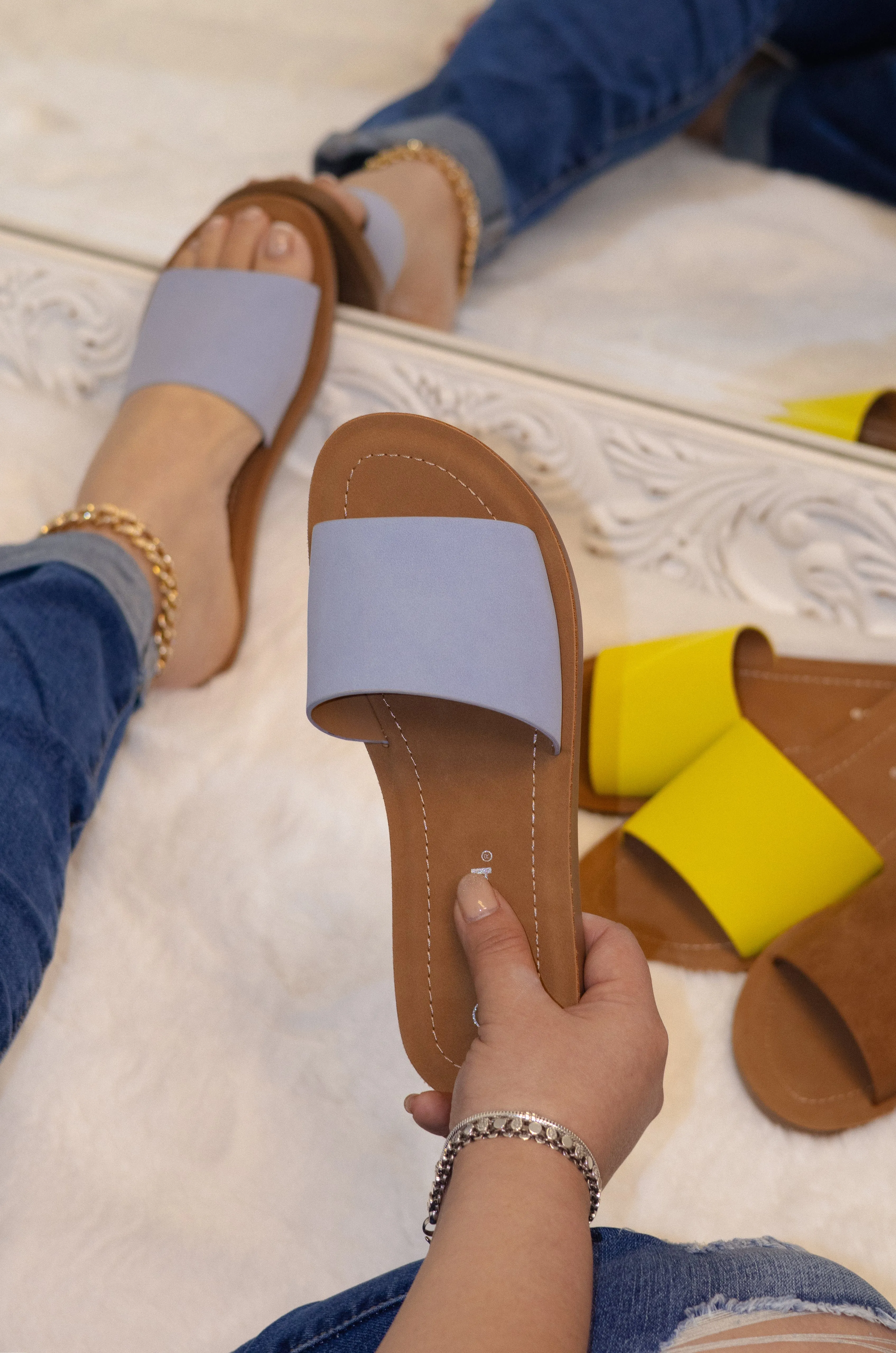 Maia -  Women's Comfort Flat Sandals, Non-Slip Flip Flops Padded Insole & Open Round Toe, Perfect for Relaxed Summer Days or Casual Outings