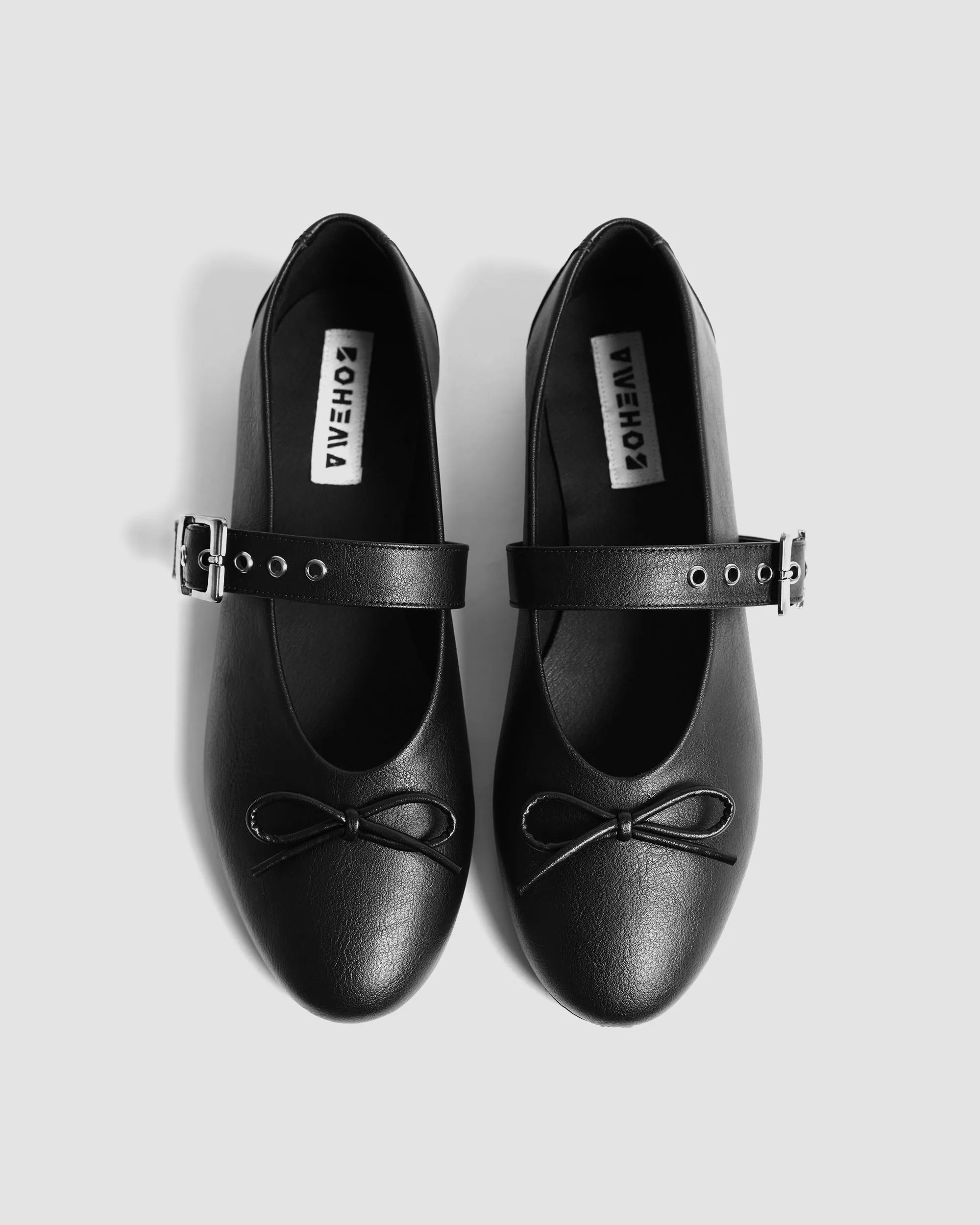 Mara Pumps black ballerinas with a bow