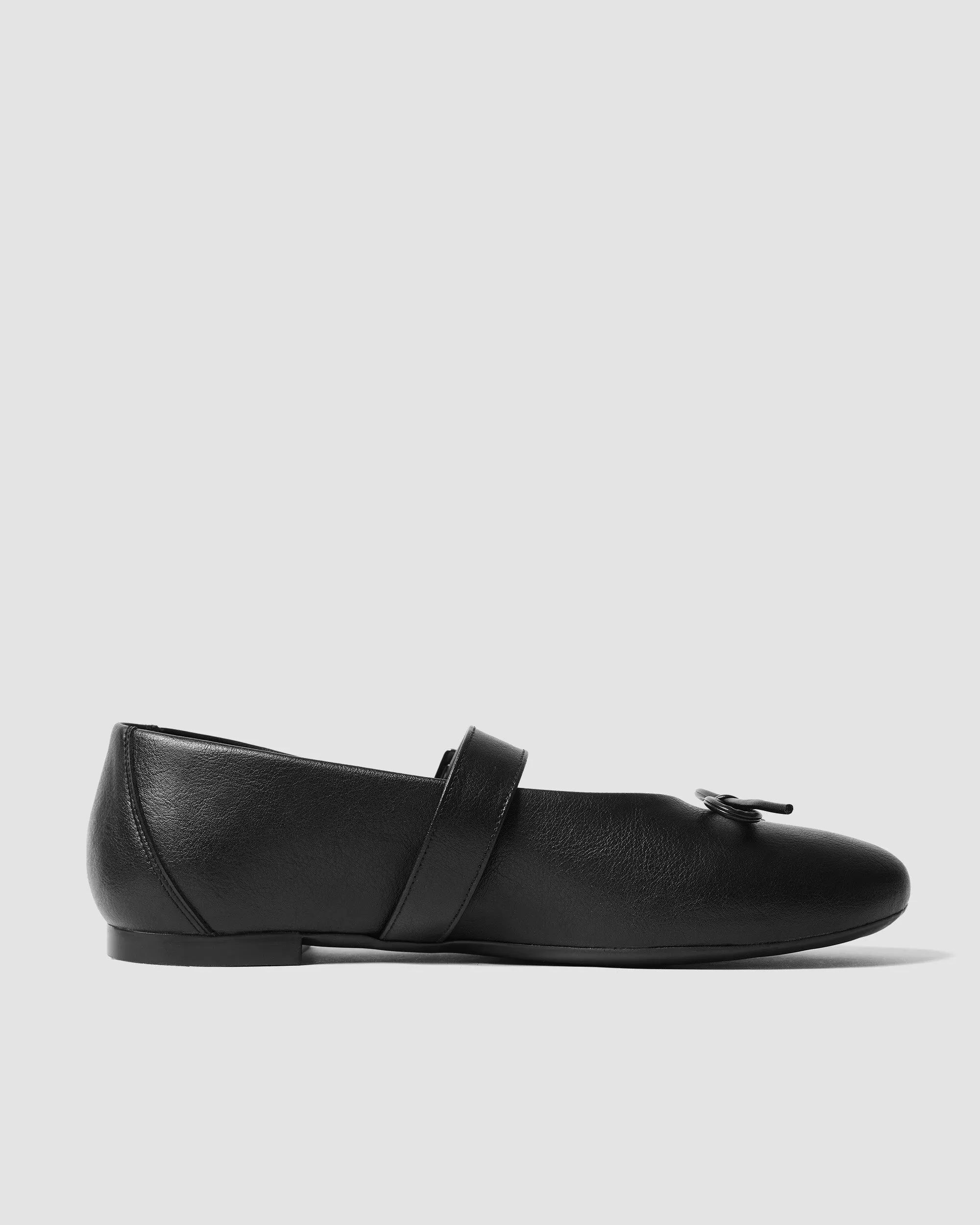 Mara Pumps black ballerinas with a bow