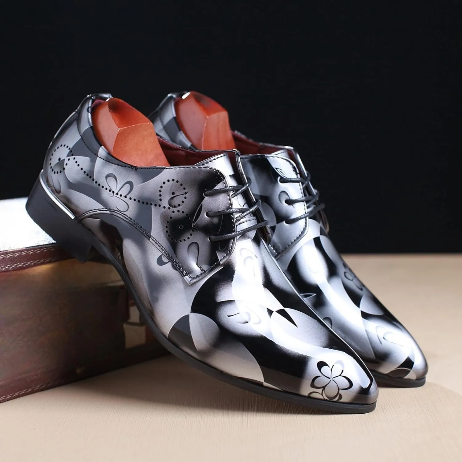 Mens Patent Leather Printing Lace Up Oxford Dress Shoes Modern Low Top Pointed Toe Tuxedo Derby Shoes for Work Office Formal Wedding