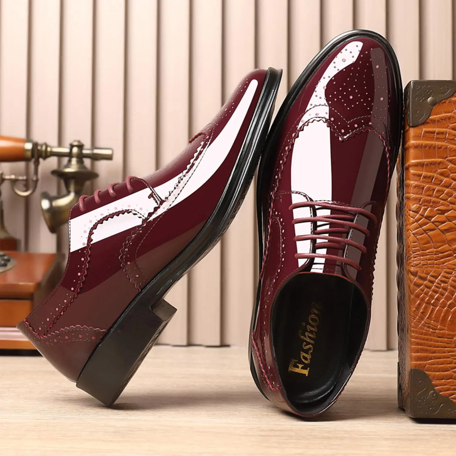 Men's Patent Leather Wingtip Carving Brogue Dress Shoes Fashion Classic Cap Toe Lace Up Low Top Oxfords Shoes Casual Business Formal Derby Shoes