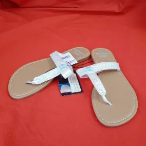 NWT - North Carolina Tar Heels Silver Strap Flip-Flops - Size: 7