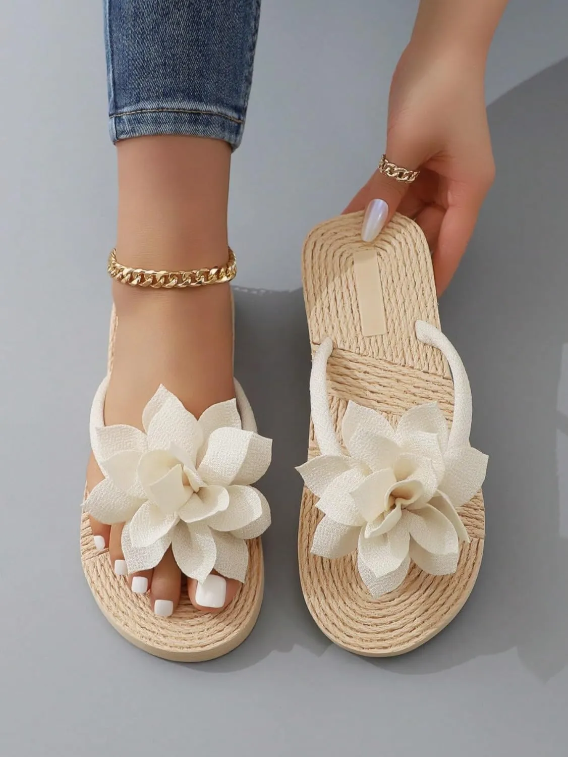 OYOANGLE Women's Applique Decor Open Toe Flip Flop Sandals Casual Outdoor Flat Slippers