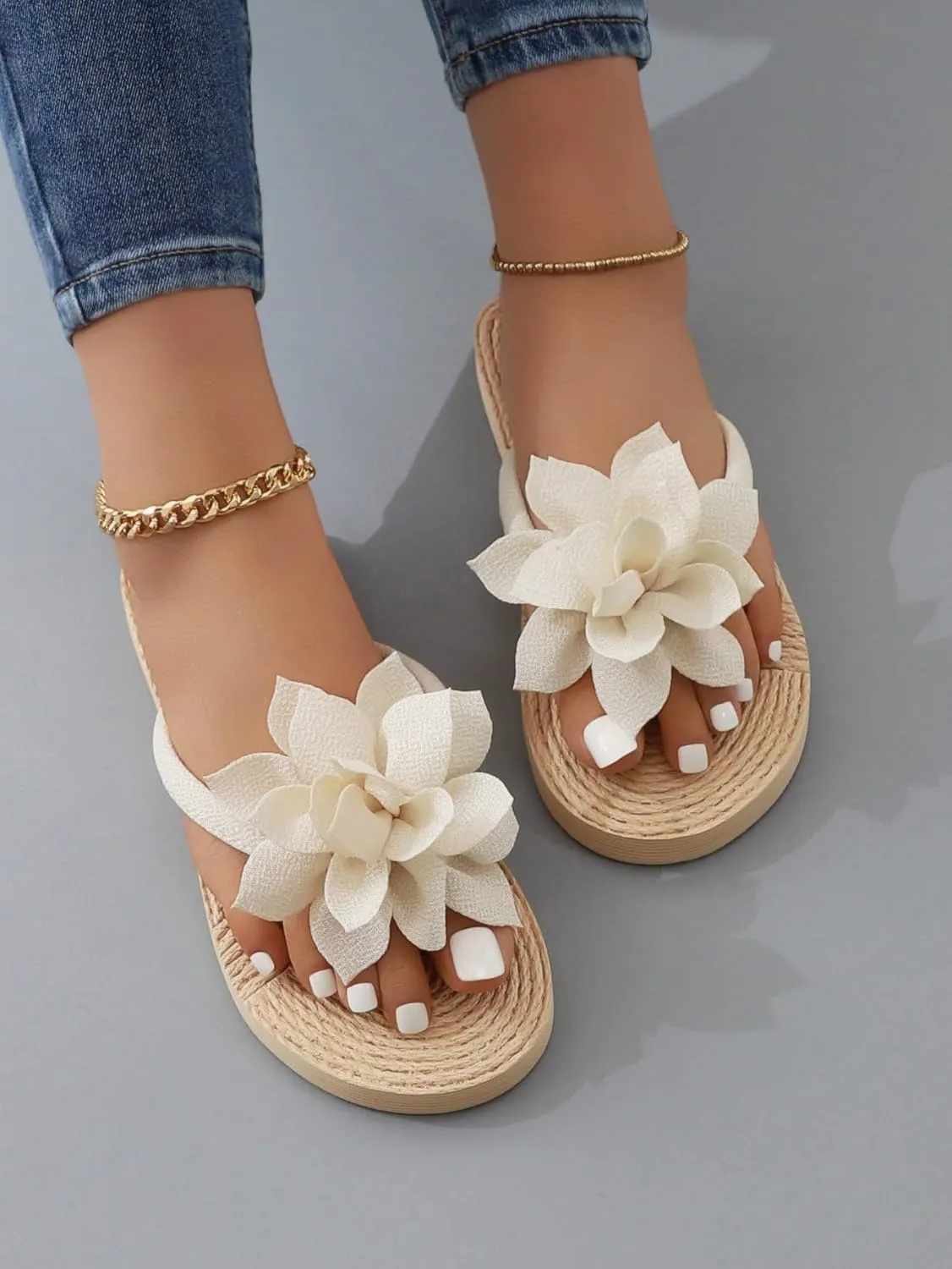 OYOANGLE Women's Applique Decor Open Toe Flip Flop Sandals Casual Outdoor Flat Slippers