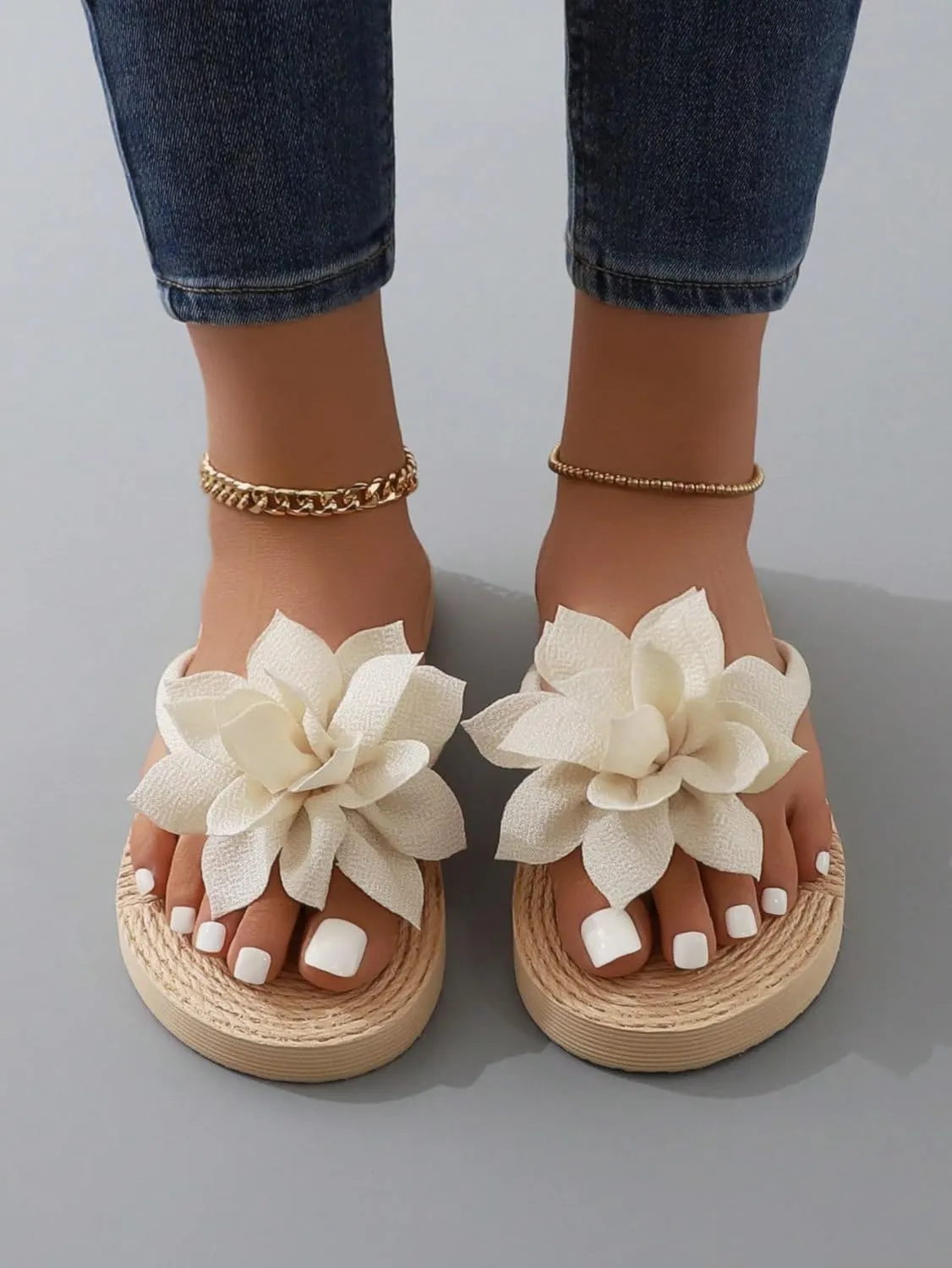 OYOANGLE Women's Applique Decor Open Toe Flip Flop Sandals Casual Outdoor Flat Slippers