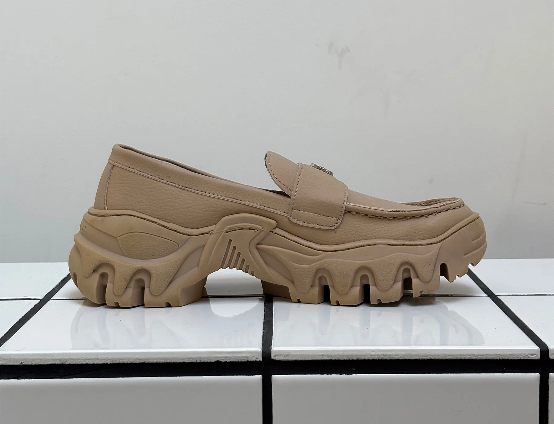 PRE-OWNED LOAFER CROCO SAND
