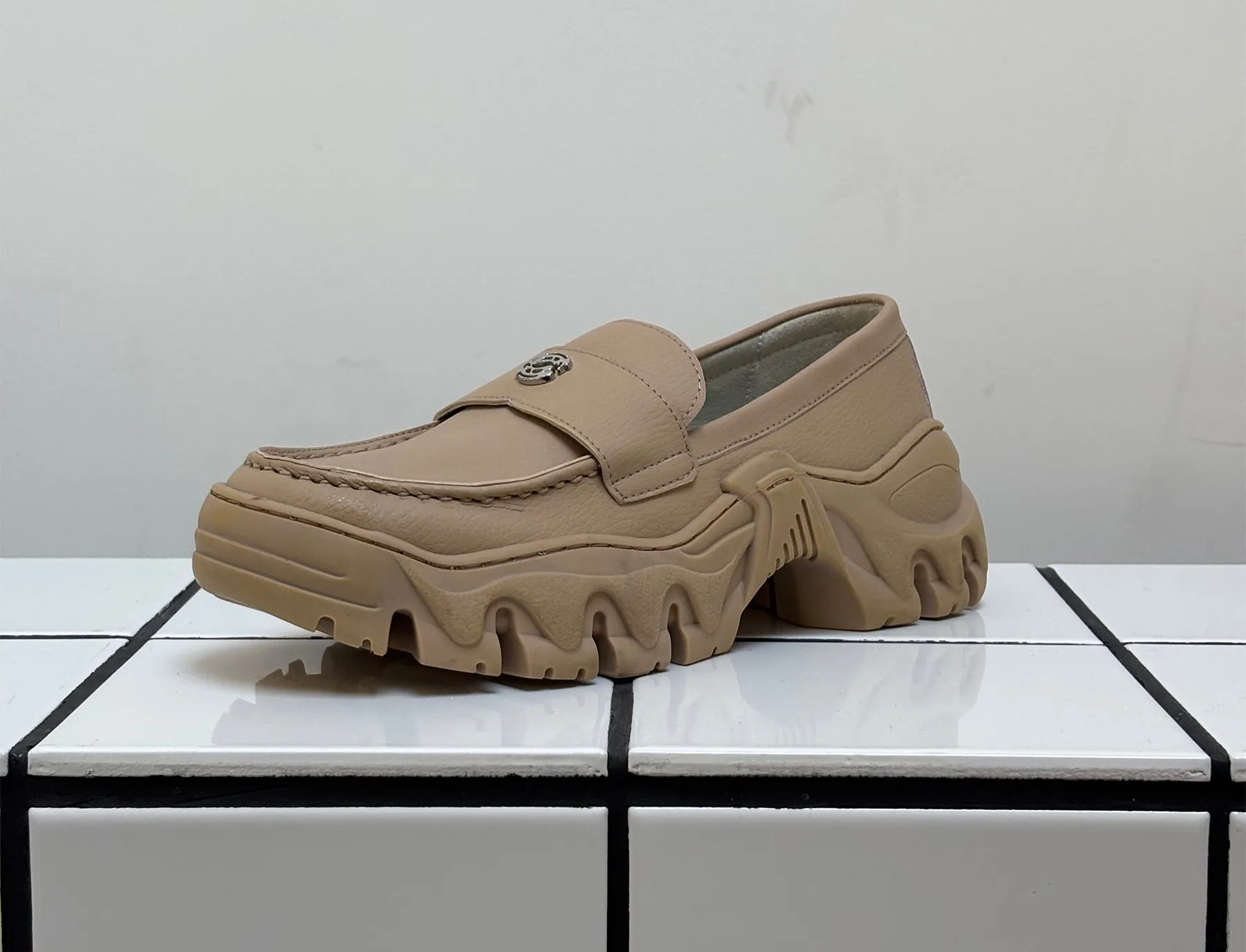 PRE-OWNED LOAFER CROCO SAND