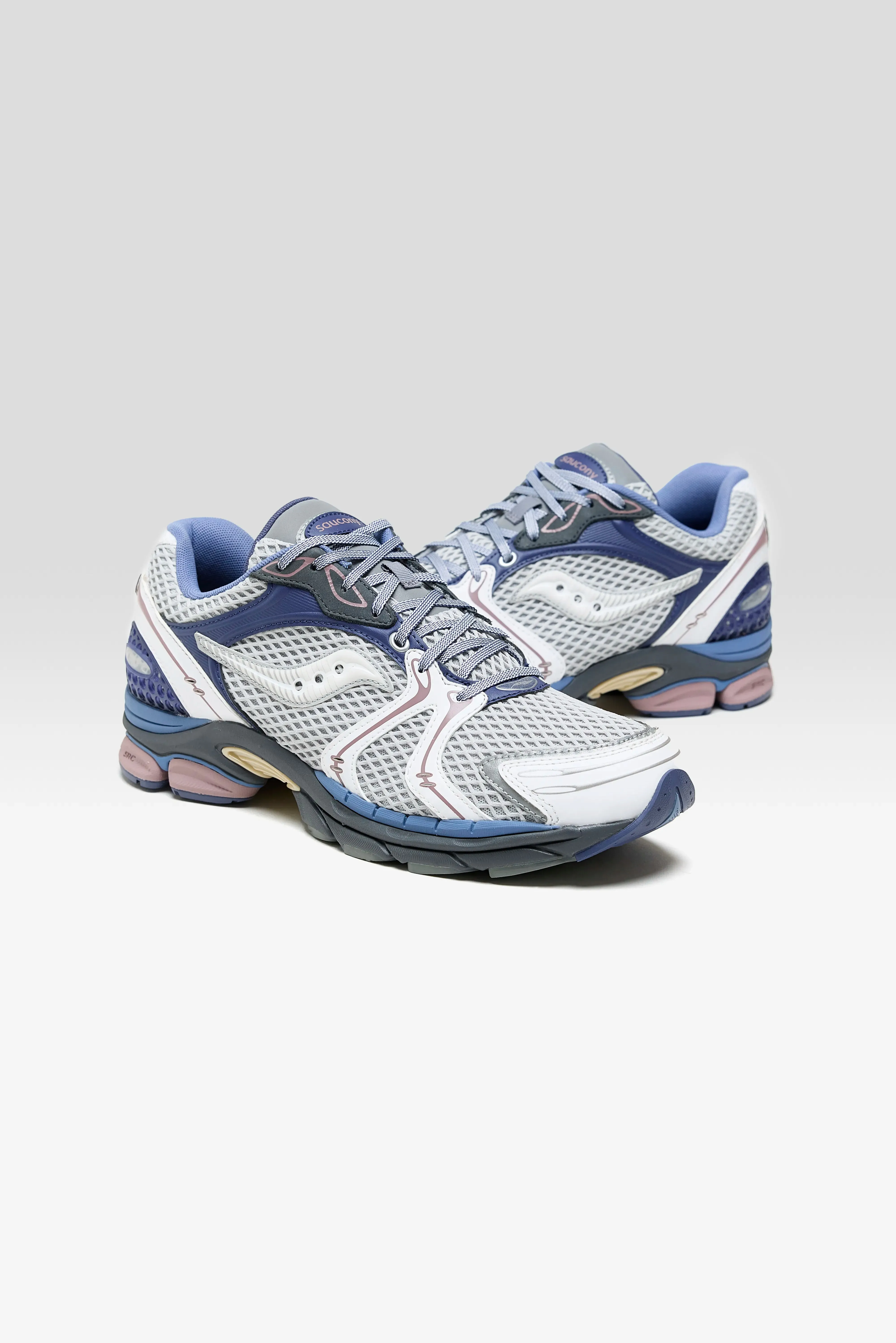 ProGrid Triumph 4 for Men  (251 / M / WHITE)