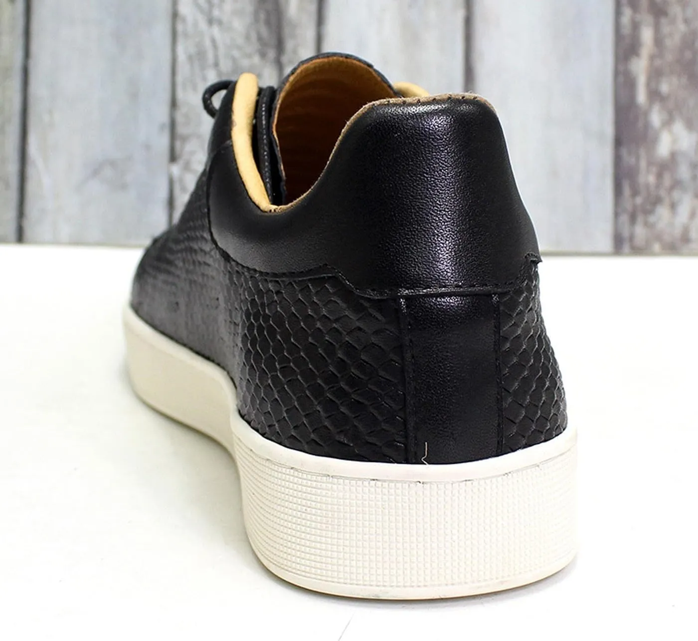Santimon Mens Casual Shoes Genunie Leather Sneakers Comfort Walking Shoes Fashion Modern Breathable Crocodile Embossing Anti-Slip Soles Flat Derby for Men