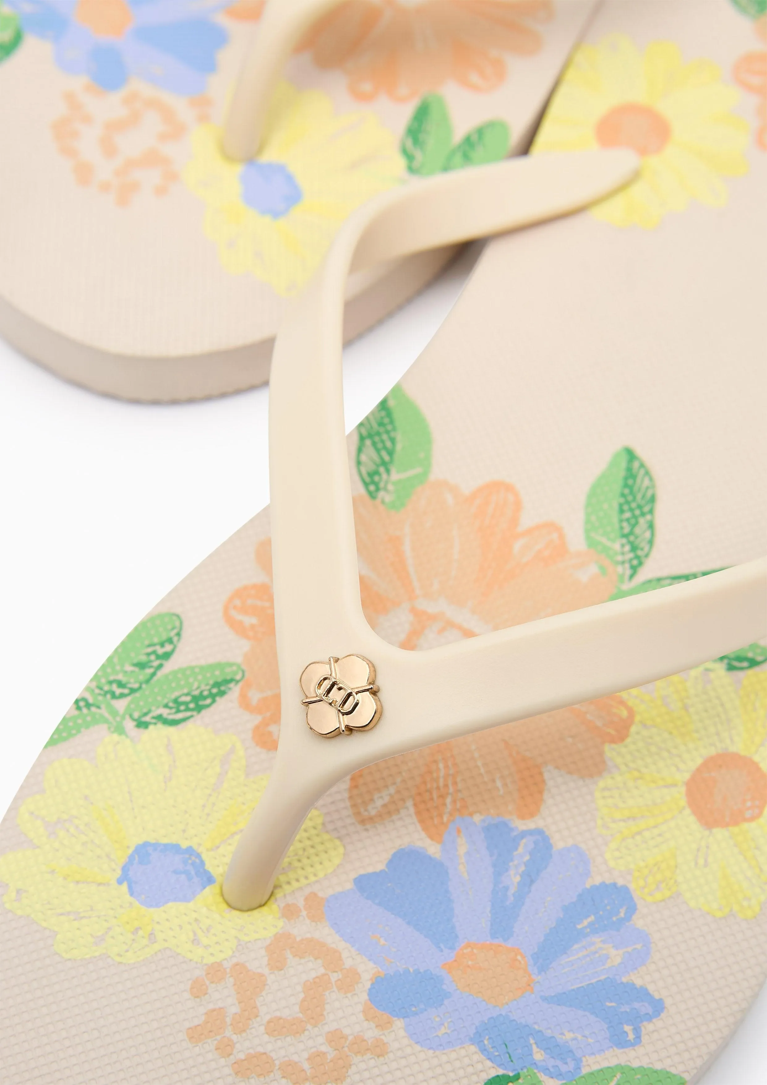 Summer Beach Flats And Sandals - Printed White