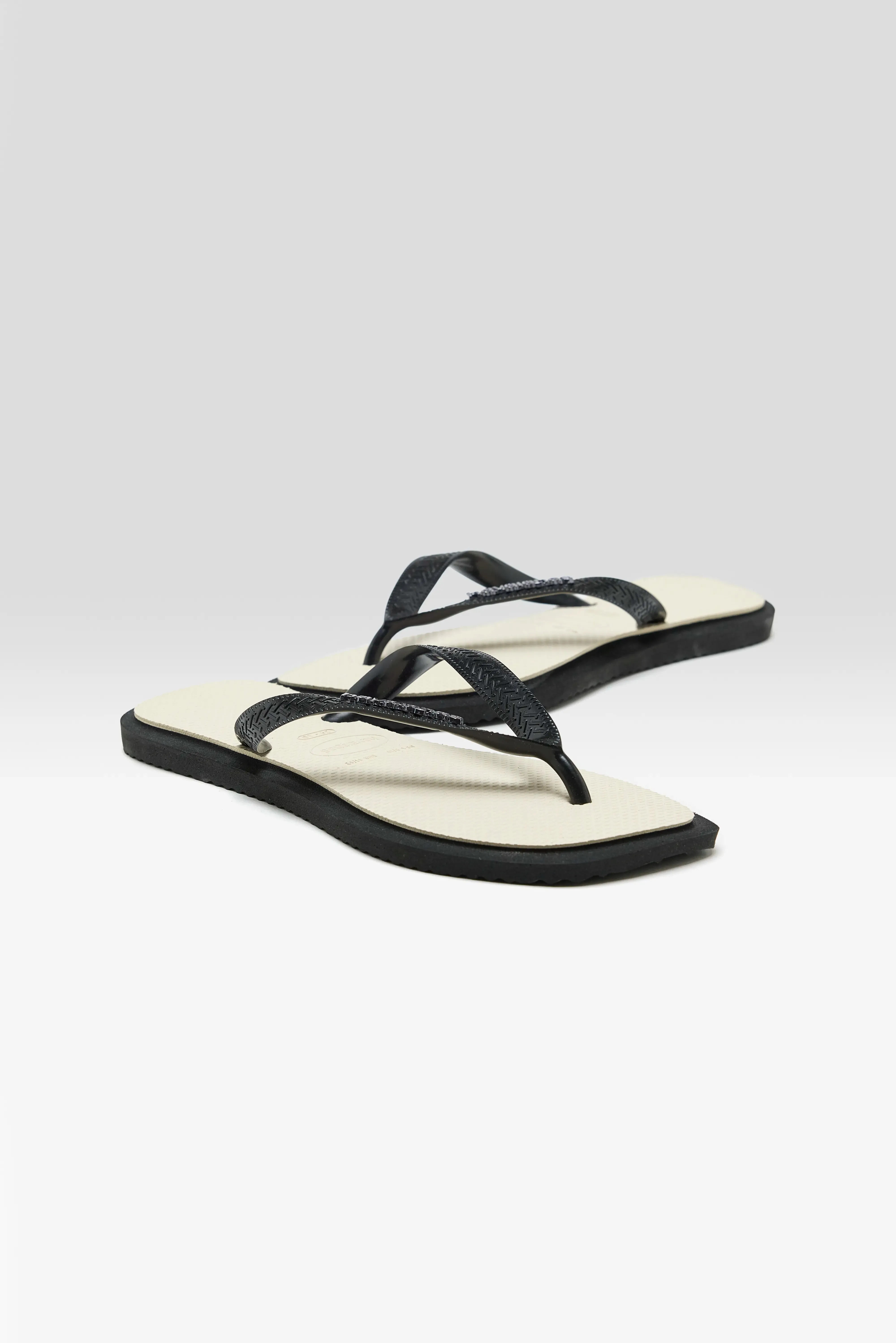 Top Square Fusion Flip Flops for Women  (251 / W / BLACK)