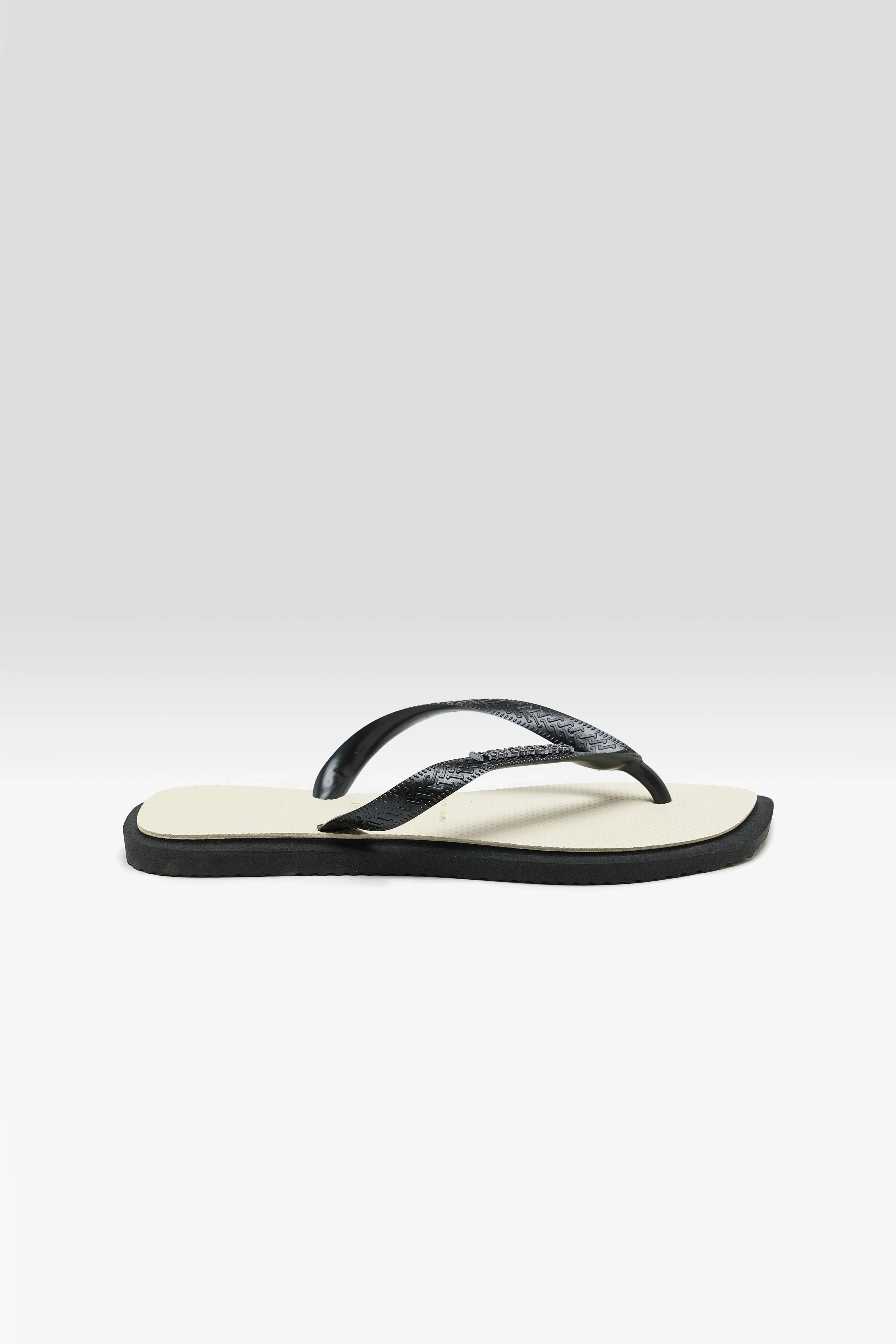 Top Square Fusion Flip Flops for Women  (251 / W / BLACK)
