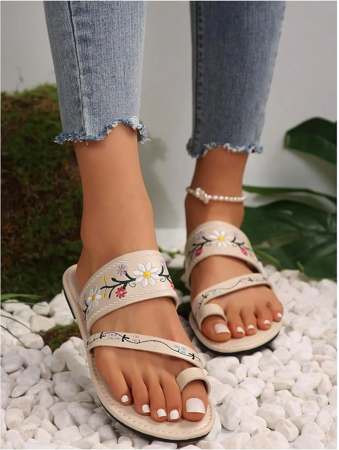 Verdusa Women's Embroidered Open Toe Slip On Flip Flop Sandals Summer Flat Sandals