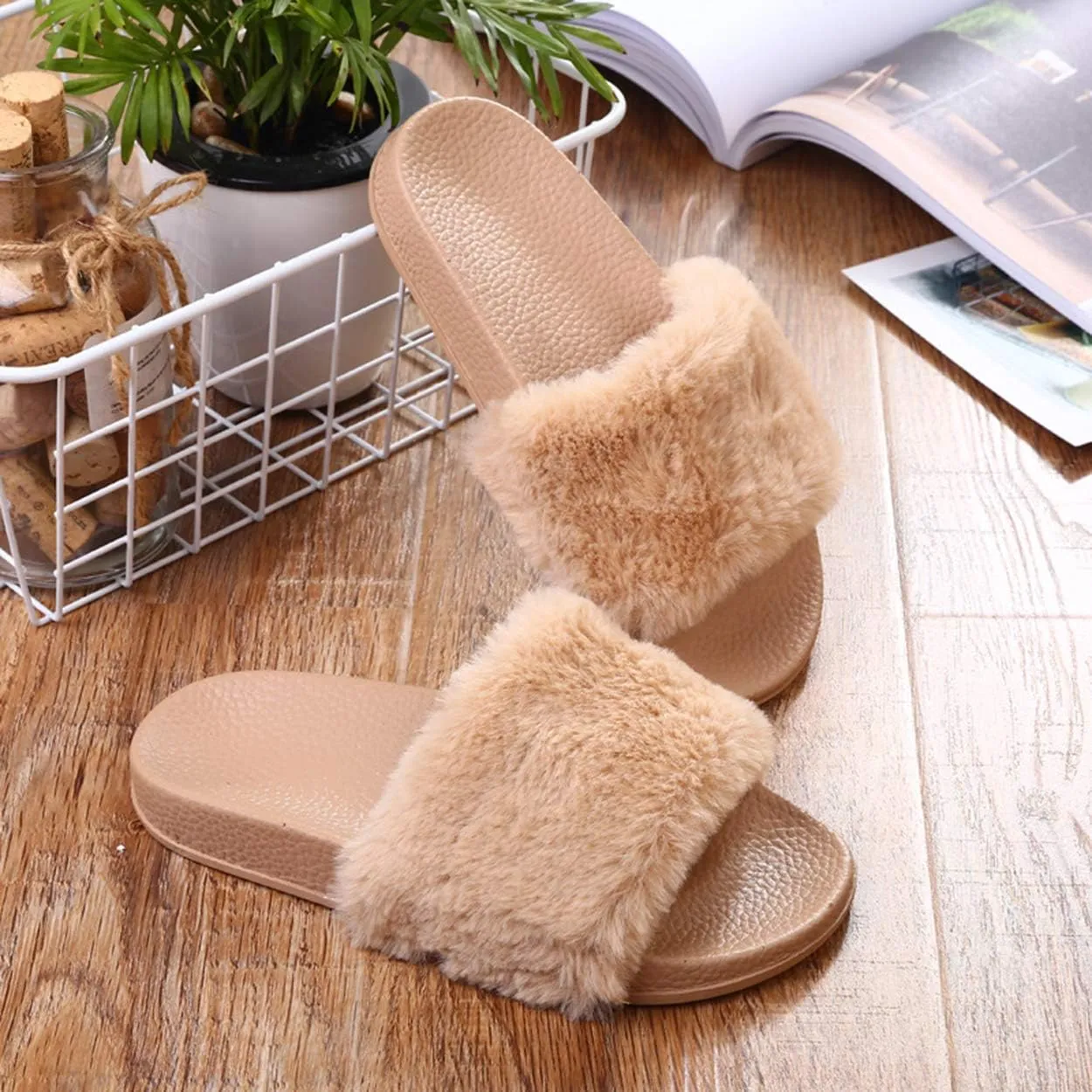 xsby Women's Soft Faux Fur Flat Slide Sandals Comfortable Slipper